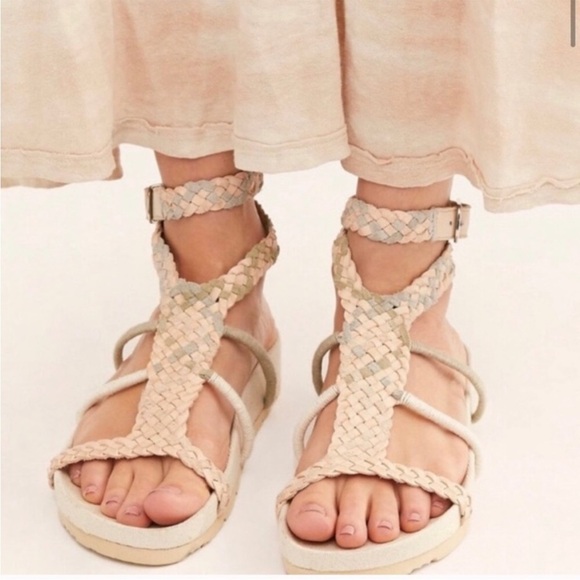 NWT Free People Genuine Leather Woven Braided Soft Pink Cream Size 7 Gladiator - Picture 1 of 16